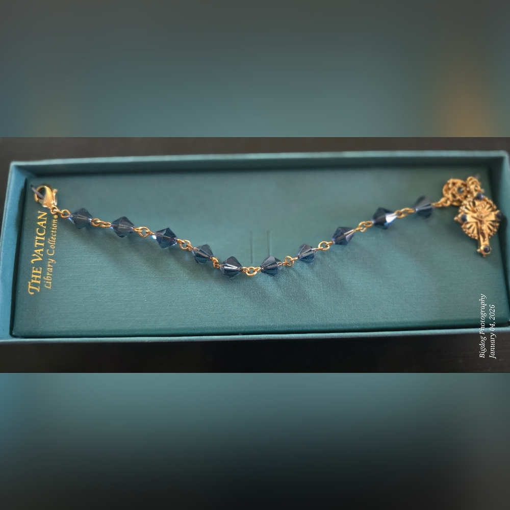 Elegant Blue and Gold Women's Necklace